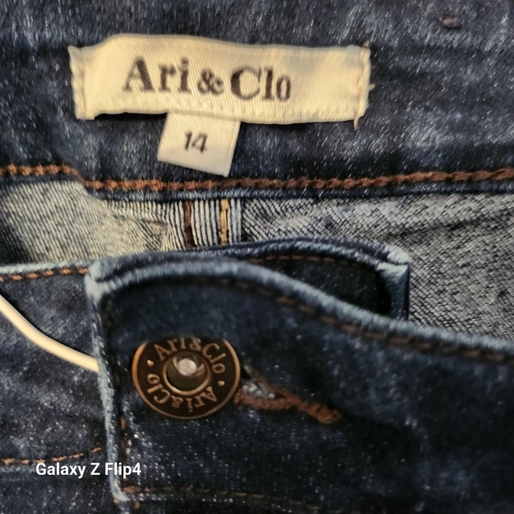 Jeans - Picture 2 of 3